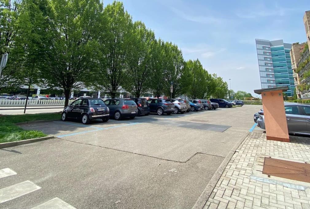 Incantevole - 15 Minuti Da Duomo + Wifi, Parking San Donato Milanese Exteriör bild